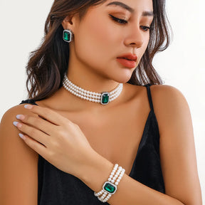 Conjunto de joias femininas de luxo.